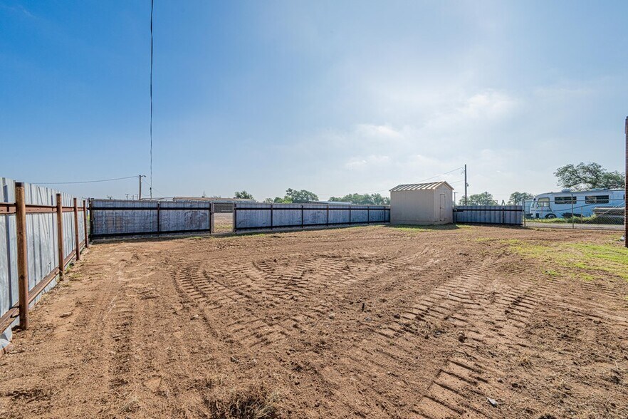 More Photos Of 1405 Garden City Hwy, Midland Office Residential For Sale