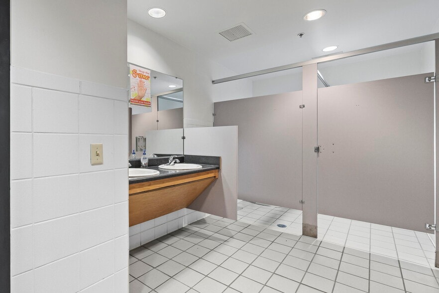 More Photos Of 4240 S Lees Summit Rd, Independence Office For Lease