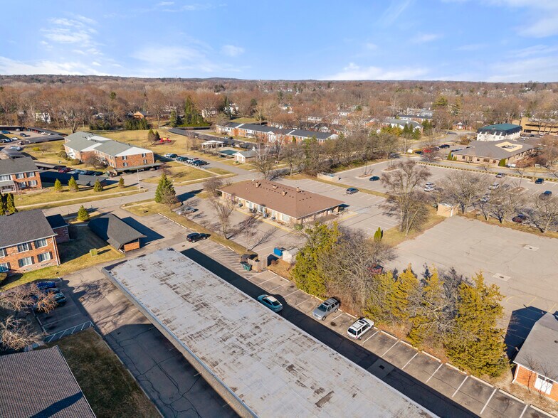 More Photos Of 961-971 Oakwood Dr, Rochester Medical For Lease