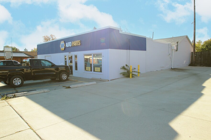 More Photos Of 130 E Herrick Ave, Wellington Service Station For Sale