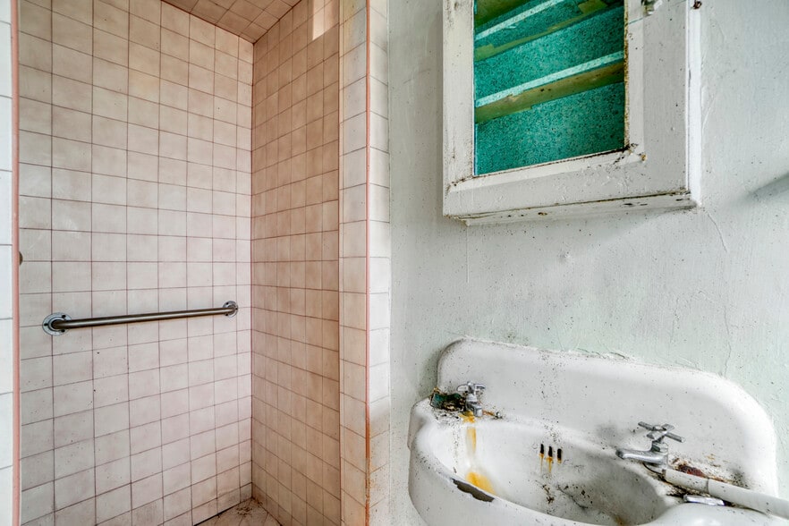 More Photos Of 1042 N Wilcox Ave, Los Angeles Hotel For Sale
