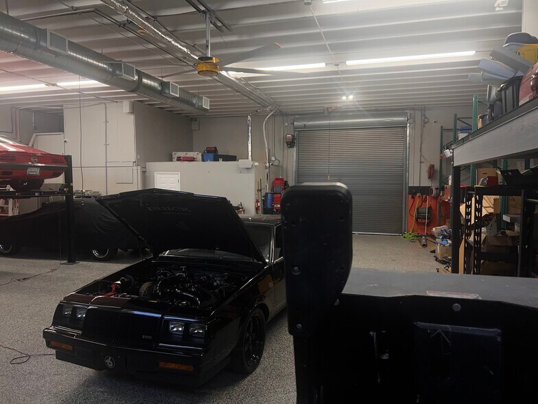 More Photos Of 181 NE 32nd Ct, Oakland Park Warehouse For Sale