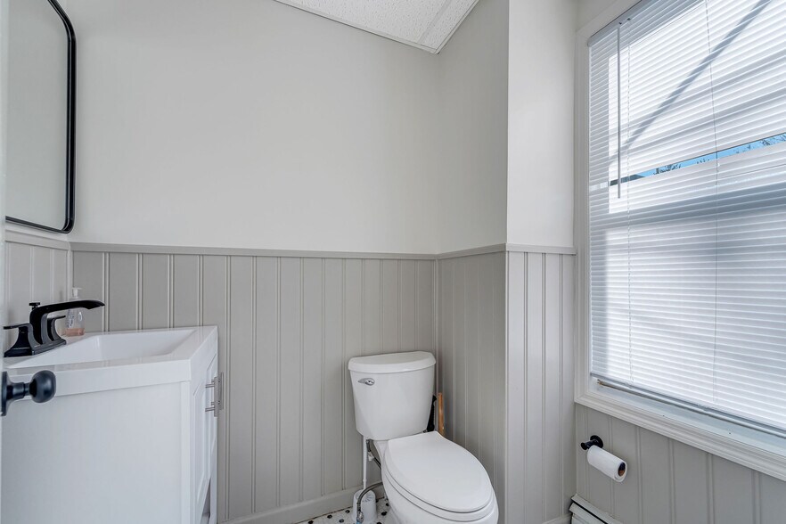 More Photos Of 535 Monmouth St, Gloucester City Medical For Sale