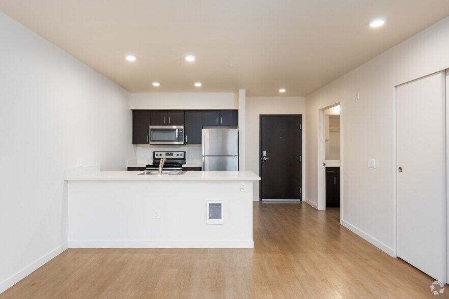 More Photos Of 102 N G St, Tacoma Apartments For Lease