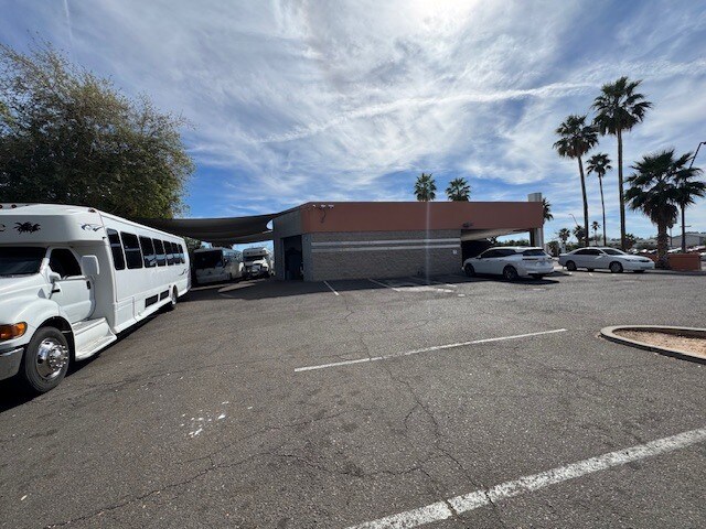 More Photos Of 811 N Scottsdale Rd, Scottsdale Auto Dealership For Lease