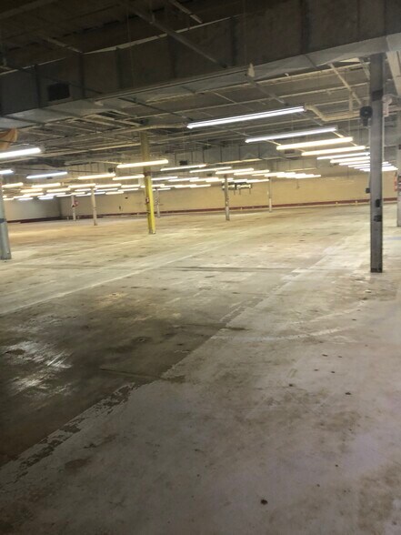 More Photos Of 318 W Howell St, Hartwell Manufacturing For Lease
