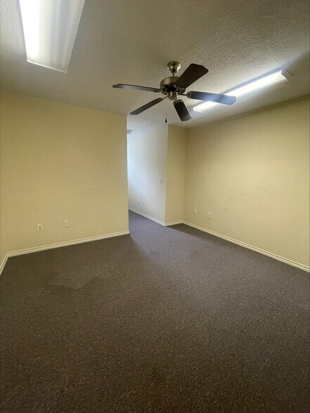 More Photos Of 17006 Seven Pines Dr, Spring Unknown For Lease