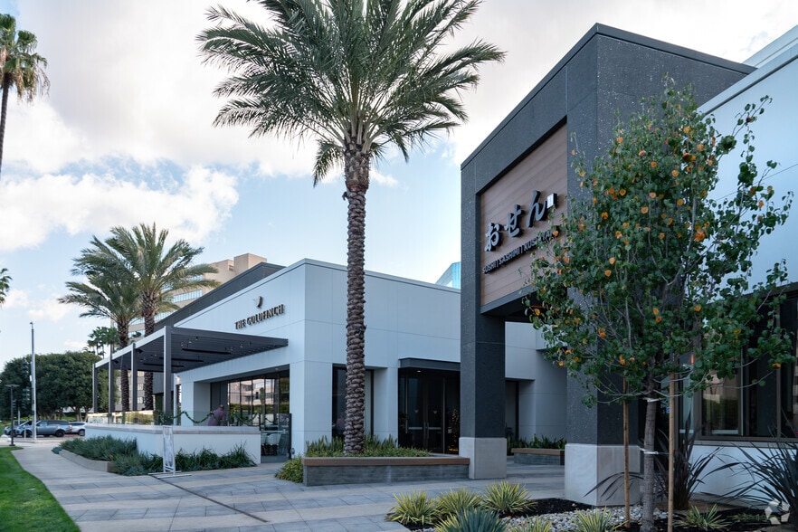 More Photos Of 2000 Main St, Irvine Restaurant For Lease