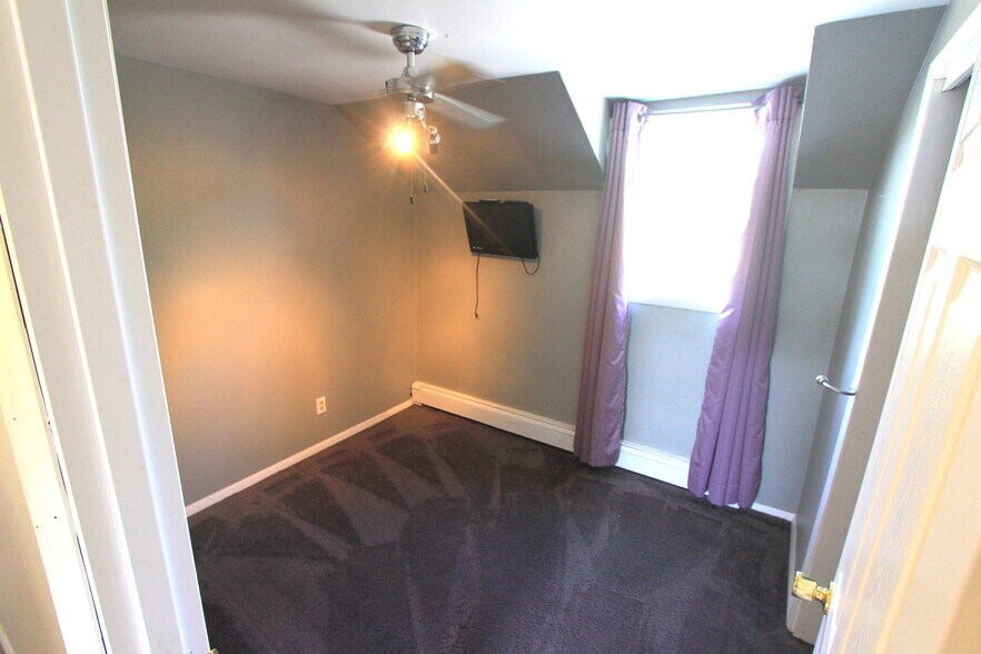 More Photos Of W3239 Dundas Rd, Kaukauna Bar For Sale