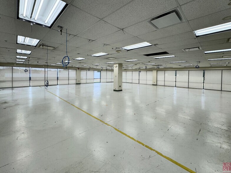 More Photos Of 900 Day Hill Rd, Windsor Flex For Sale