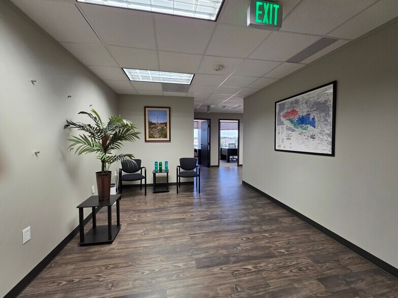 More Photos Of 2100 Valley View Ln, Farmers Branch Office For Lease