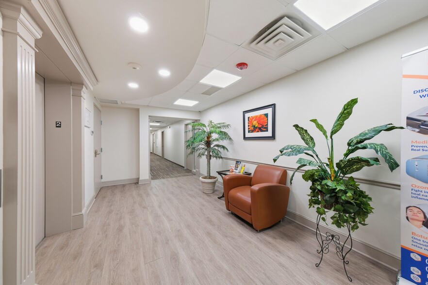 More Photos Of 150 W Half Day Rd, Buffalo Grove Medical For Lease
