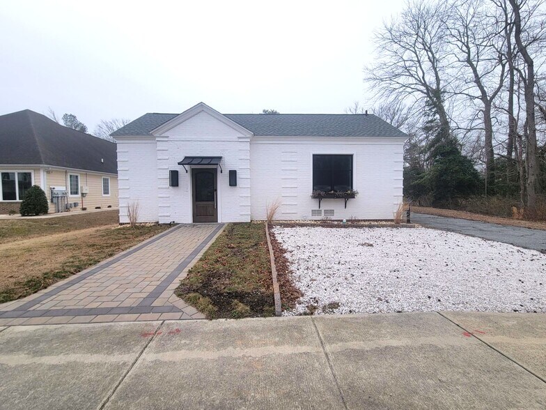 Primary Photo Of 100 Atlantic Ave, Ocean View Flex For Sale