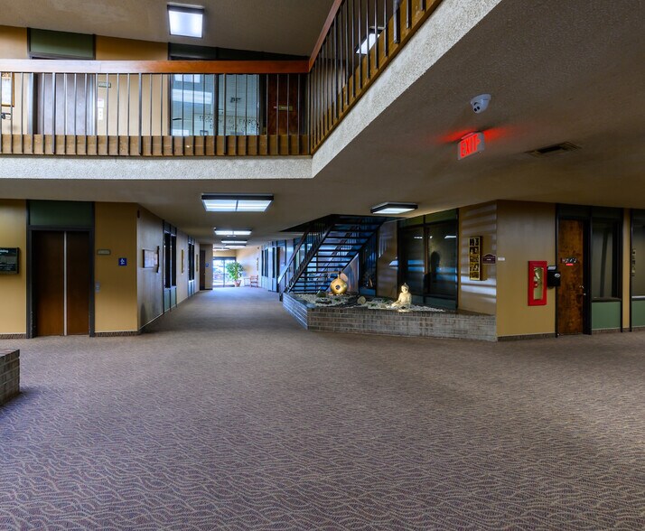 More Photos Of 9100 S Sepulveda Blvd, Los Angeles Office For Lease