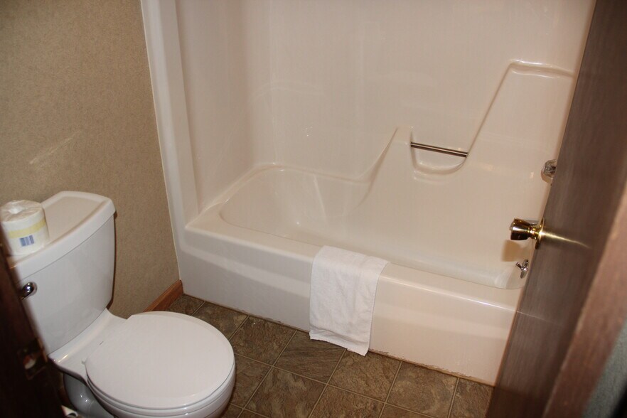 More Photos Of 720 S Main St, Kimball Hotel For Sale