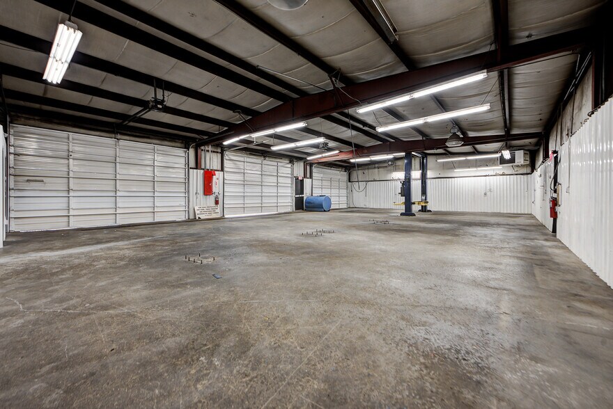 More Photos Of 704 E Main St, Moore Auto Repair For Sale