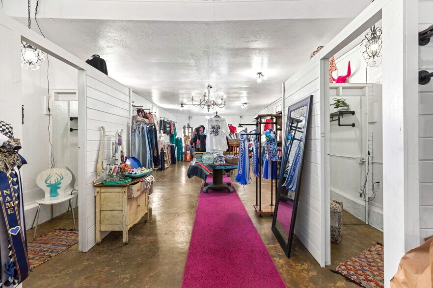 More Photos Of 322 S Main St, Boerne General Retail For Sale