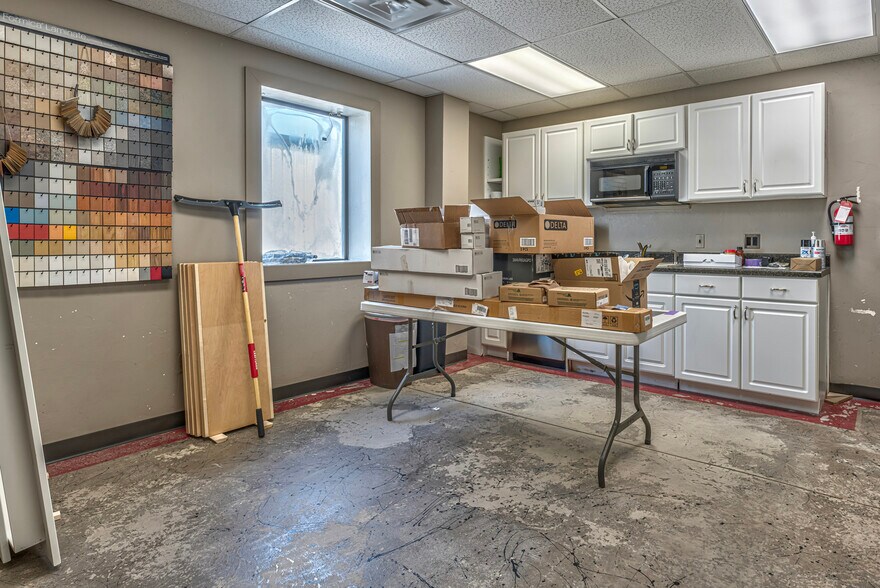 More Photos Of 921 N Lahoma Ave, Norman Light Manufacturing For Sale