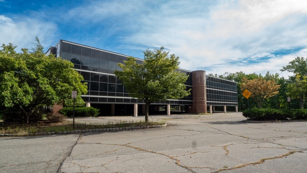 More Photos Of 1000 Sylvan Ave, Englewood Cliffs Office For Sale
