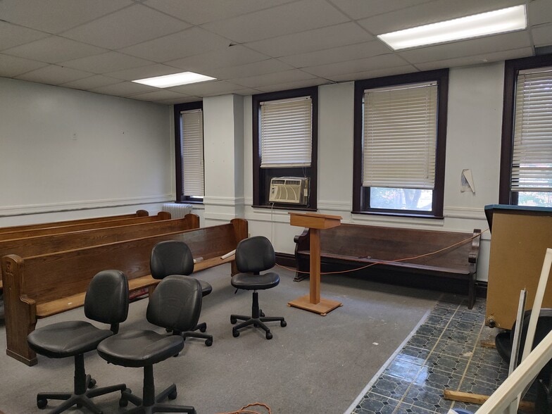 More Photos Of 126 Rutgers Ave, Jersey City Specialty For Sale