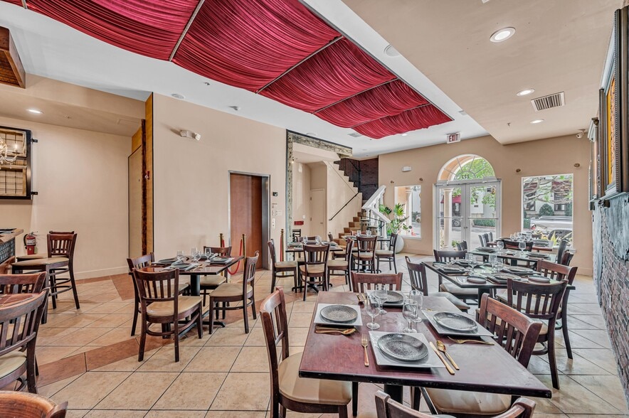 More Photos Of 223 Valencia Ave, Coral Gables Restaurant For Lease