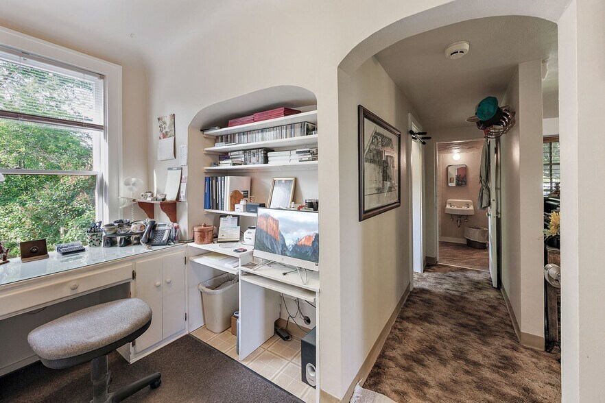 More Photos Of 2336 Table Rock Rd, Medford Freestanding For Sale
