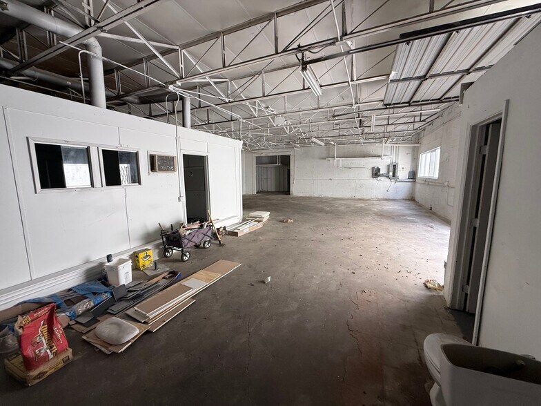 More Photos Of 14020 NW 19th Ave, Miami Warehouse For Sale