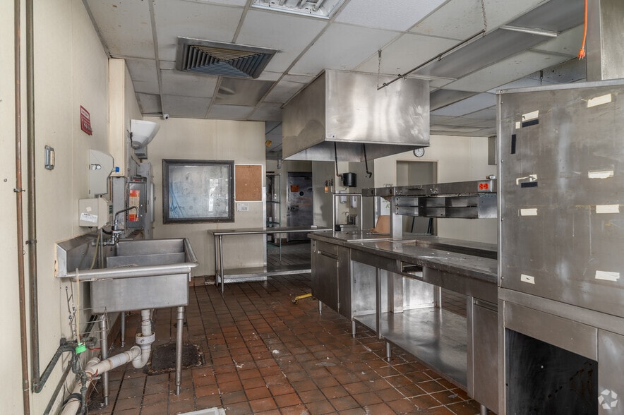 More Photos Of 4869 Turney Rd, Garfield Heights Fast Food For Sale