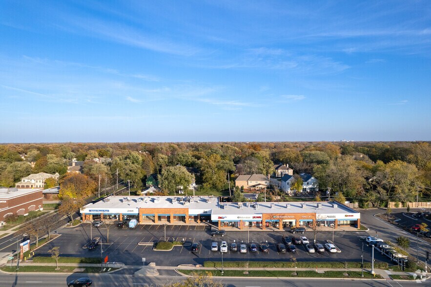 More Photos Of 1803-1837 Waukegan Rd, Glenview Unknown For Lease