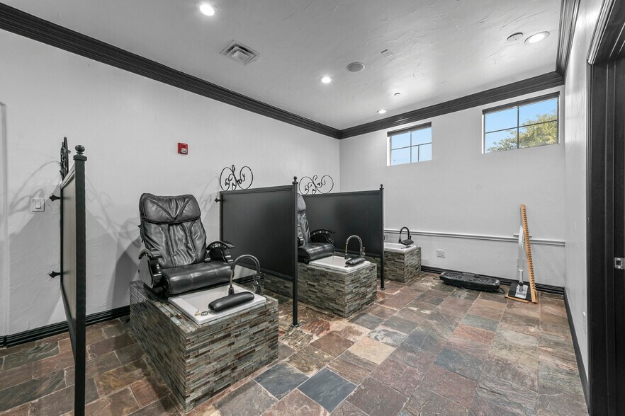 More Photos Of 1651 Justin Rd, Flower Mound Medical For Sale
