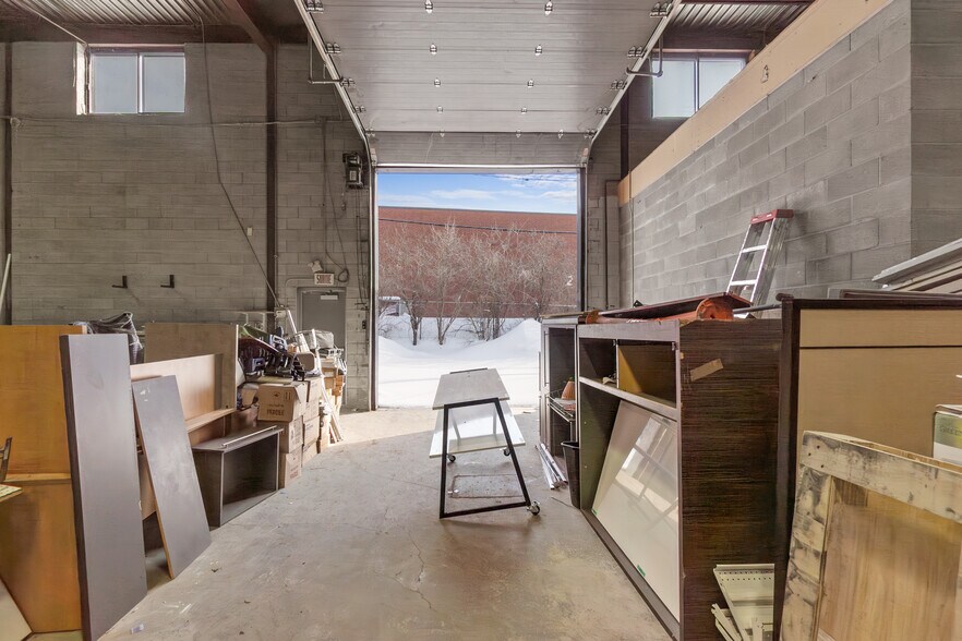 More Photos Of 9170 Boul Maurice-Duplessis, Montréal Warehouse For Lease