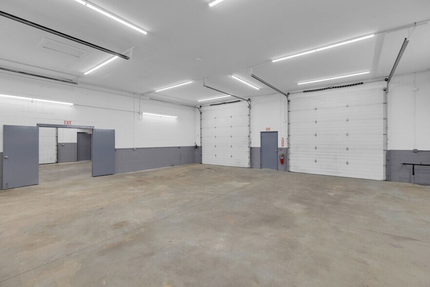 More Photos Of 75 Commerce Cir, Durham Service For Lease