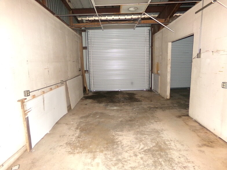 More Photos Of 2120 E Edgewood Dr, Lakeland Industrial For Lease