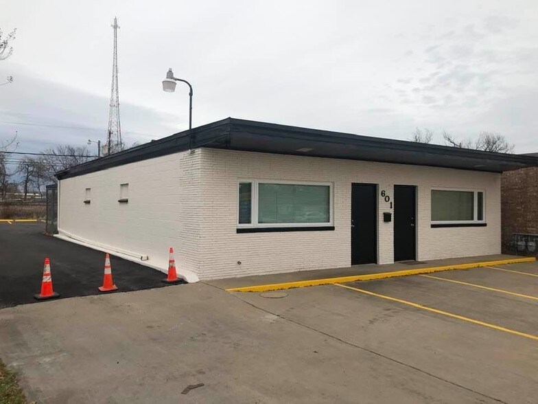 Primary Photo Of 601 W Main St, Arlington Loft Creative Space For Sale