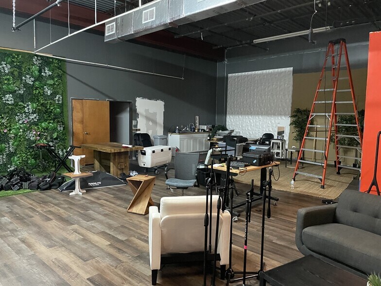 More Photos Of 3007 Pleasant Valley Ln, Arlington Warehouse For Lease