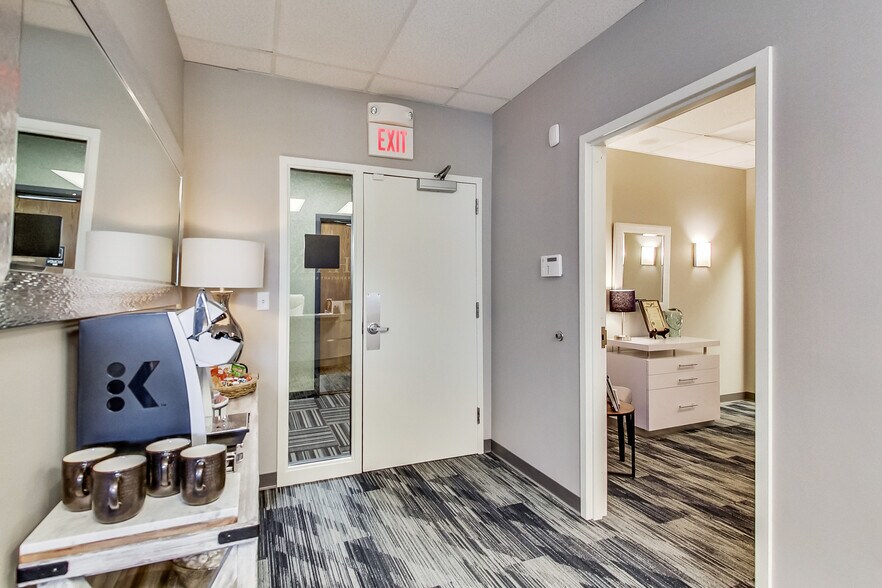More Photos Of 2121 Cliff Dr, Eagan Medical For Lease