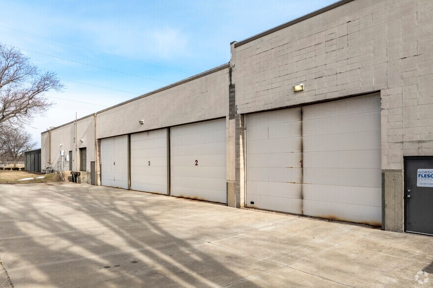 More Photos Of 6801 S Towne Dr, Monona Service For Lease