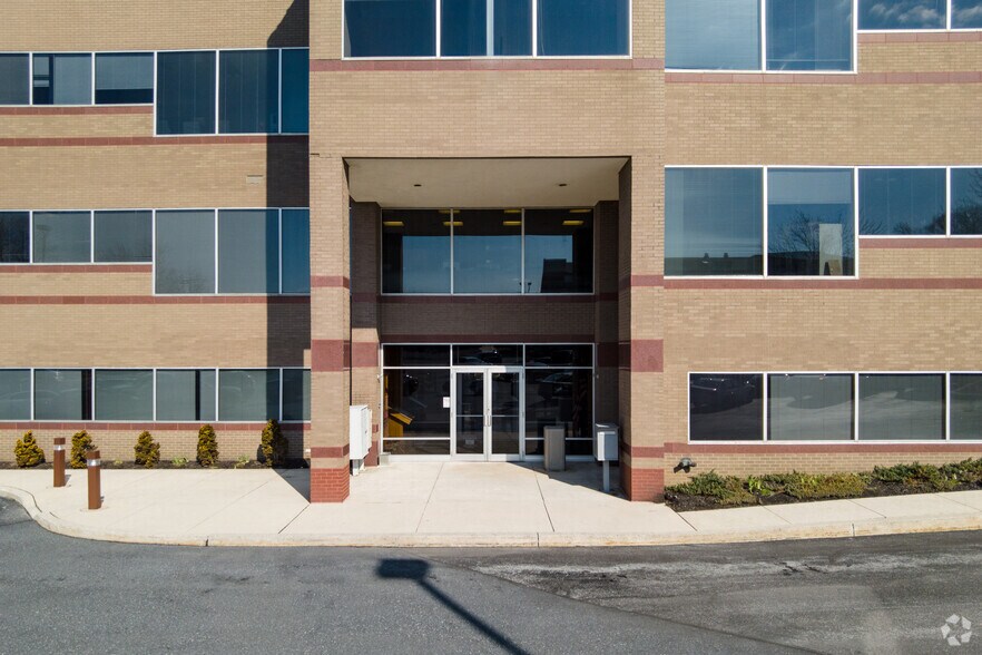 More Photos Of 5001 Louise Dr, Mechanicsburg Unknown For Lease