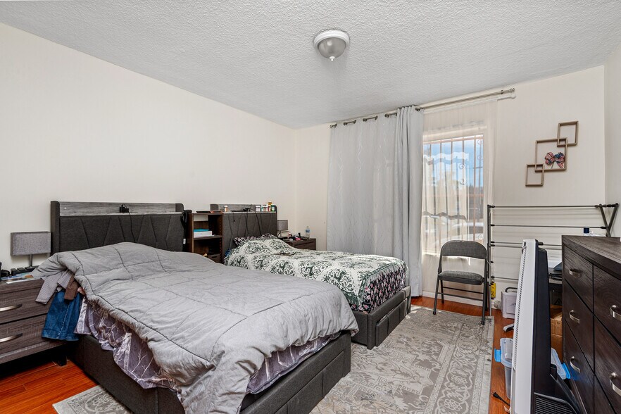 More Photos Of 13631 Vanowen St, Van Nuys Apartments For Sale