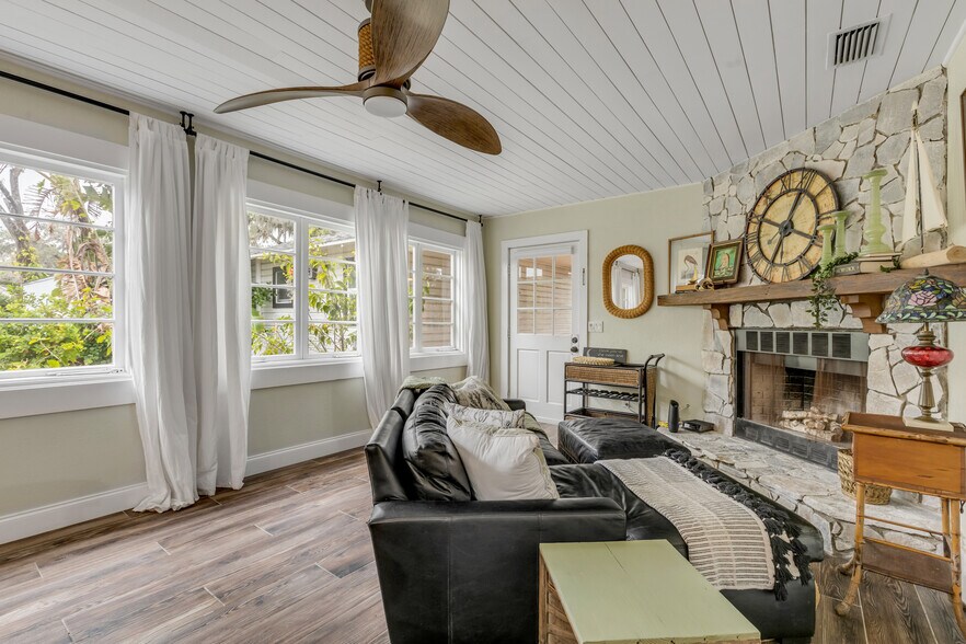 More Photos Of 801 Canal St, New Smyrna Beach Office For Sale