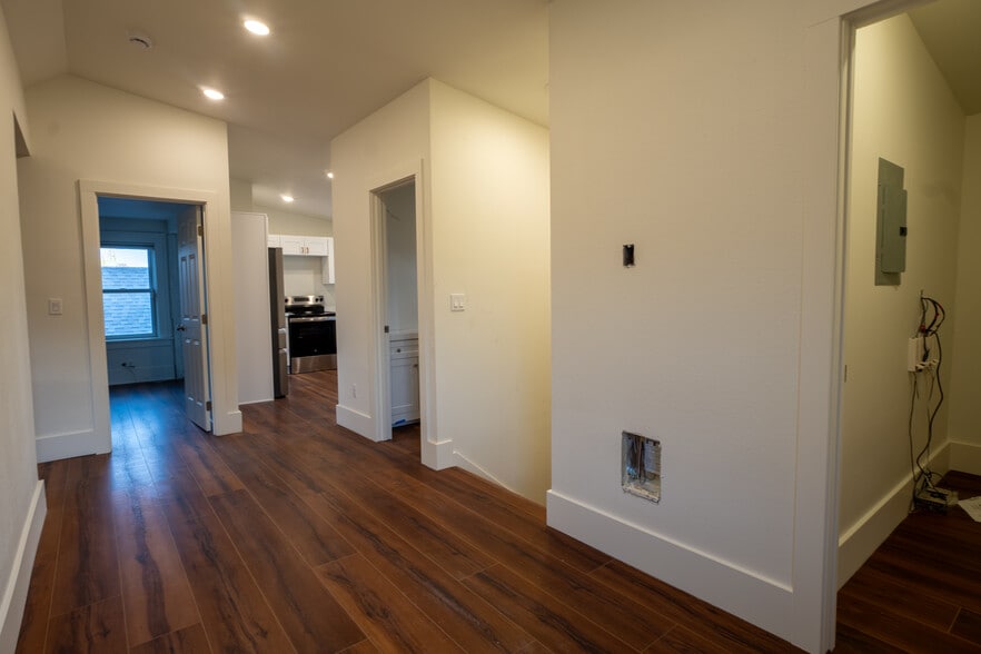 More Photos Of 1528 SE Holgate Blvd, Portland General Retail For Sale