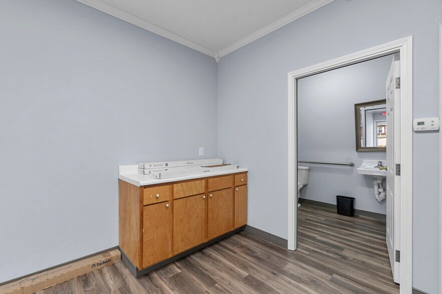 More Photos Of 2437 Myra Dr, Cape Girardeau Office For Sale