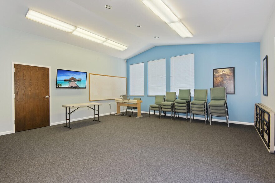 More Photos Of 8225 Barrett Dr, Manassas Religious Facility For Lease