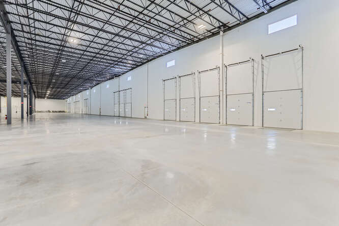 More Photos Of 150 Sellstrom Dr, Palatine Distribution For Lease