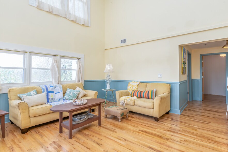More Photos Of 401 E Bridge St, Wetumpka Specialty For Sale
