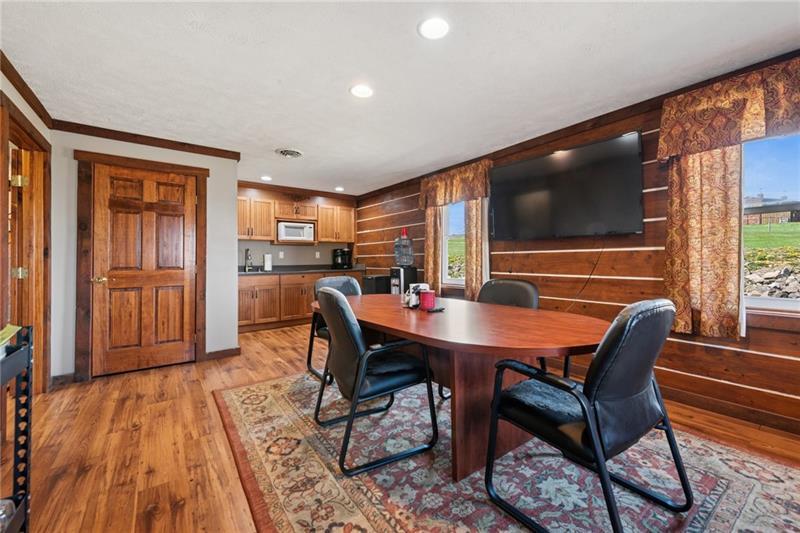 More Photos Of 208 W Mud Pike, Rockwood Office For Sale