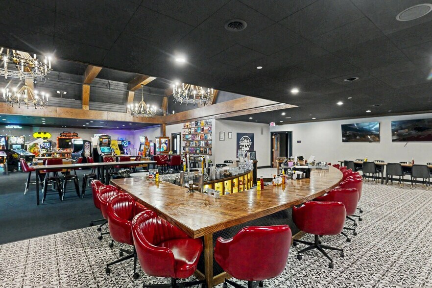 More Photos Of 2525 Highlander Pl, Iowa City Hotel For Lease