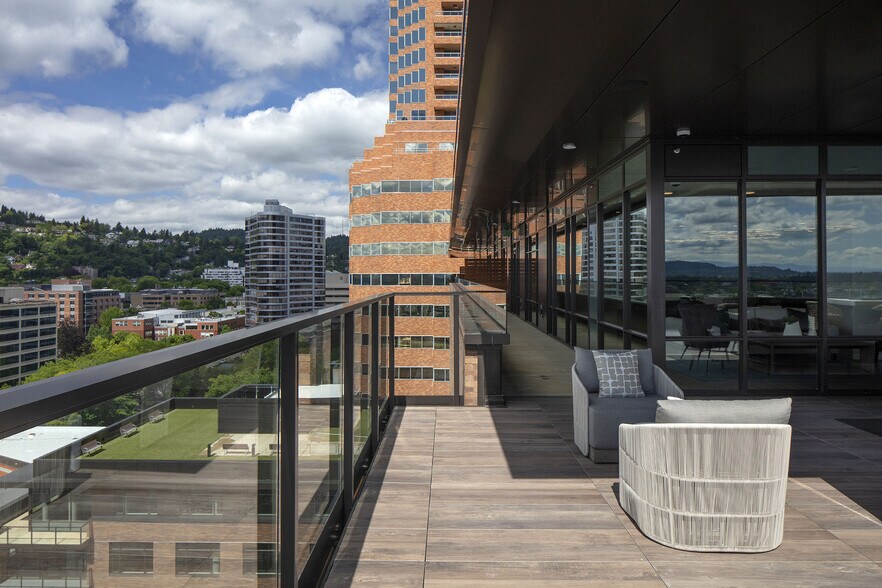 More Photos Of 140 SW Columbia St, Portland Apartments For Lease