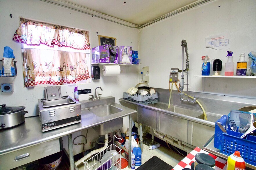 More Photos Of 217 Main st, Aguilar Restaurant For Sale