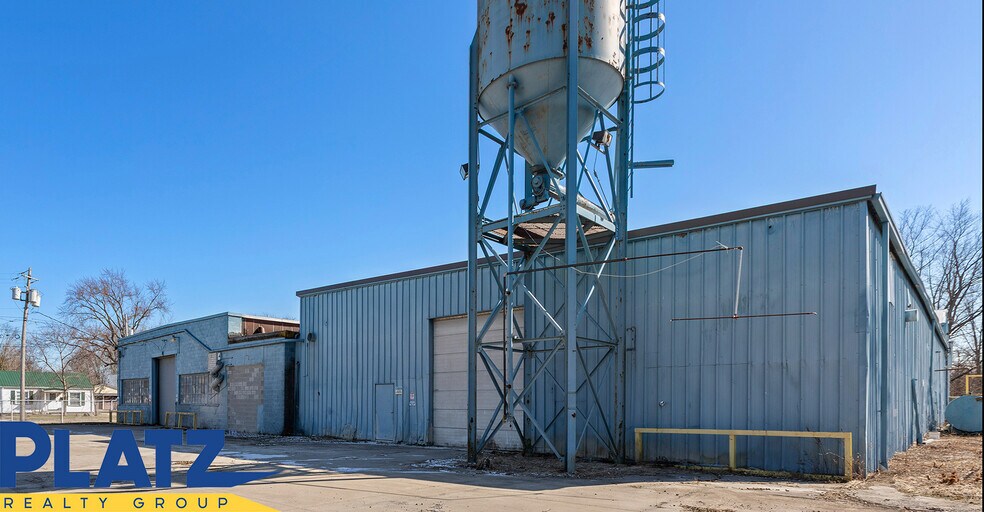 More Photos Of 1929 Larchmont Ave NE, Warren Warehouse For Sale